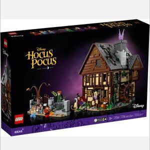 Disney Hocus Pocus: The Sanderson Sisters' Cottage